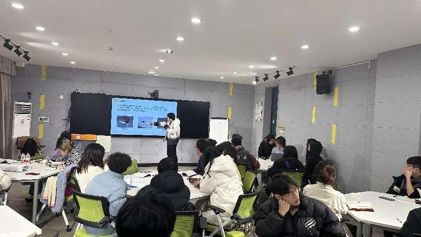 2 國(guó)家一流課程《材料成型CADCAE技術(shù)》授課(彭必友教授與西華大學(xué)材料成型及控制工程2021級(jí)本科生1)