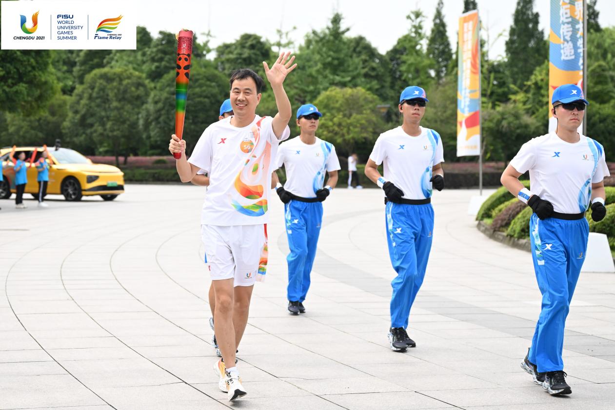 3 第31屆世界大學(xué)生夏季運(yùn)動(dòng)會(huì)火炬手(彭必友)
